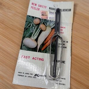 Vintage Safety Peeler | New on Card | Made in Japan | Retro Kitchen Tool